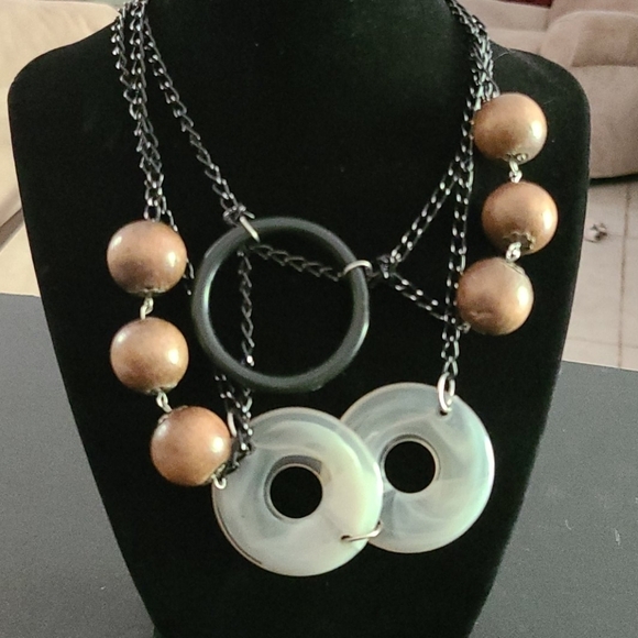 Vintage Jewelry - Necklace retro black chain with wood looking beads and plastic circles